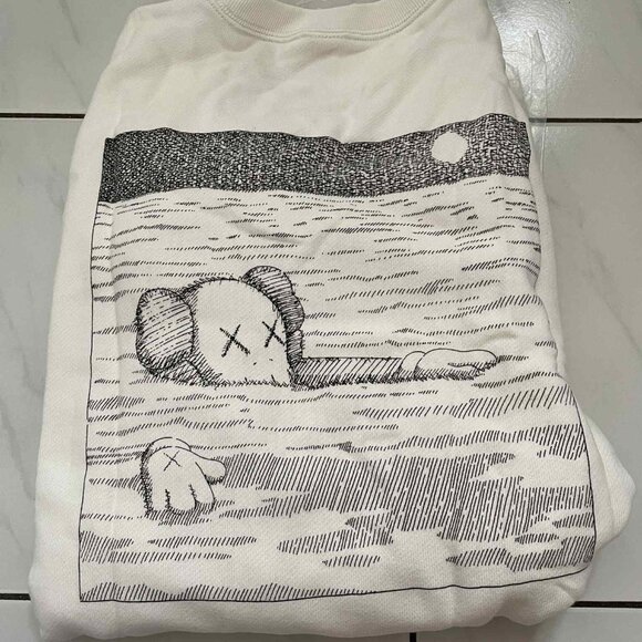 KAWS x Uniqlo Graphic Longsleeve Sweatshirt (US Sizing) - Picture 2 of 4